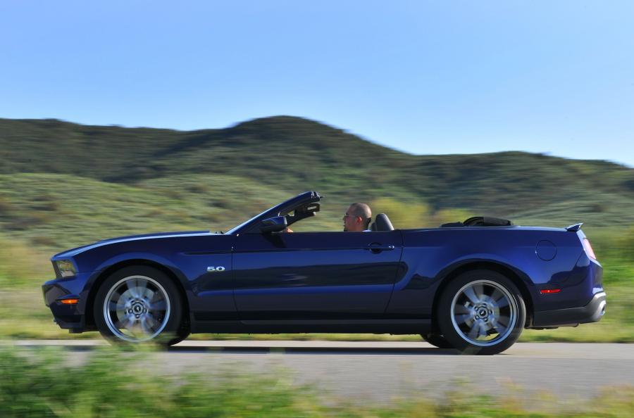  Ford Mustang GT Convertible 2011 года  (фото 47 из 47)